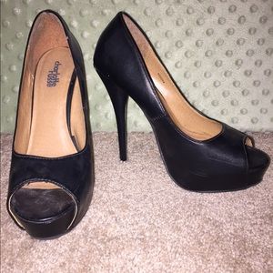 Black peep toe pump